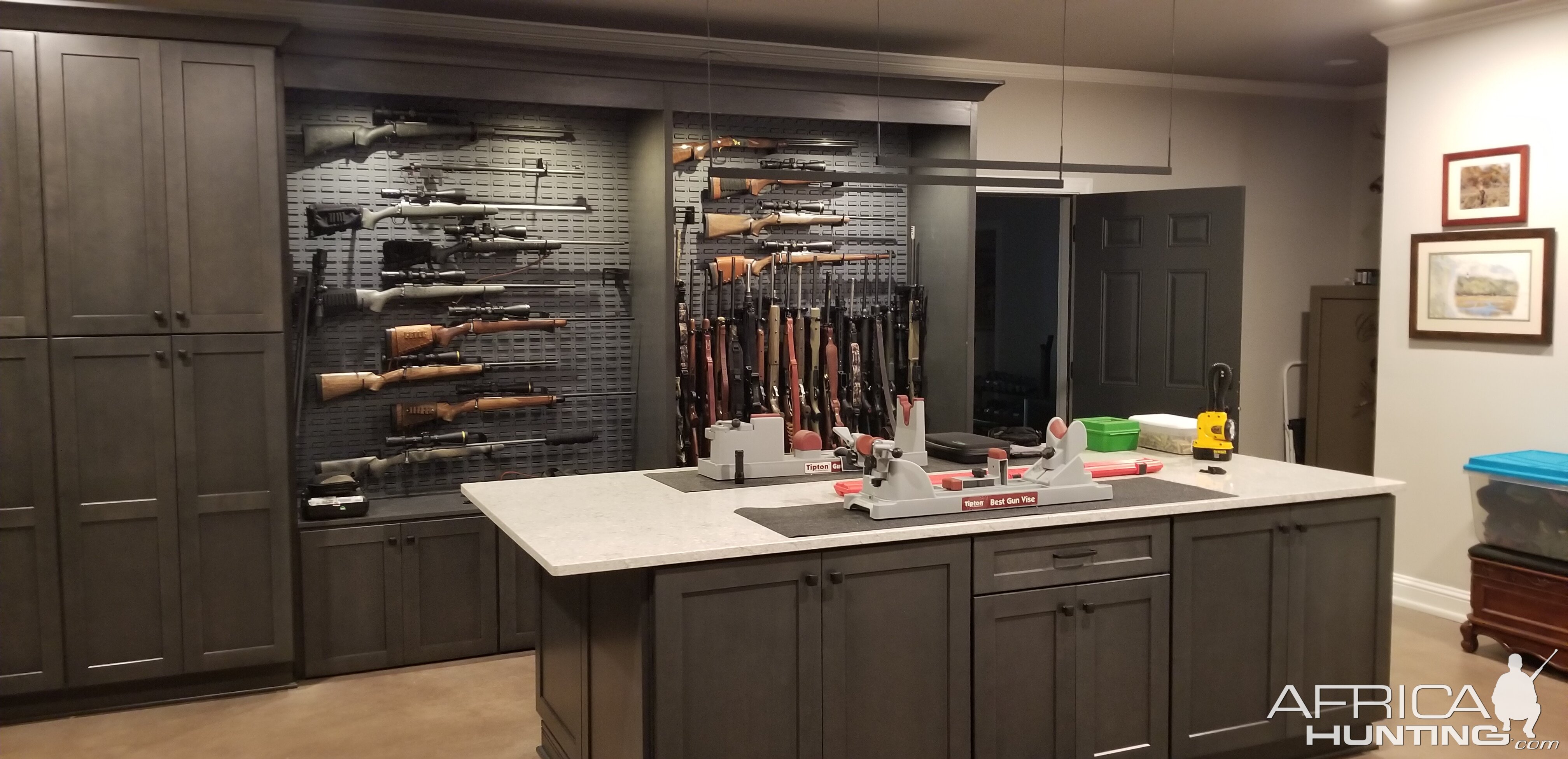 Gun & Reloading Room