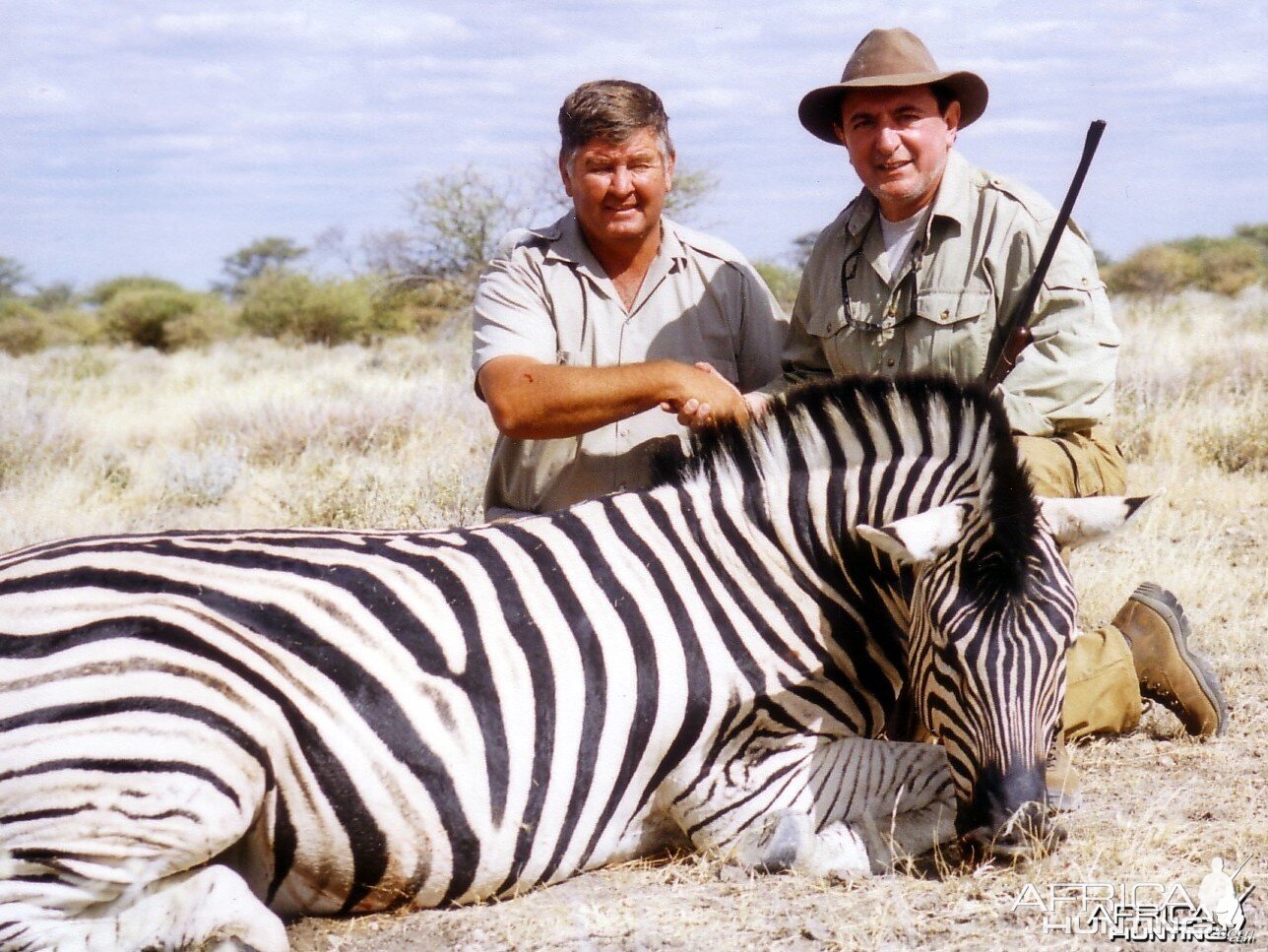 Holstein Hunting Safaris Namibia-PH Gunther Heimstadt on Zebra hunt