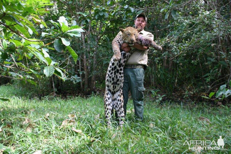 Hunt Leopard in Mozambique