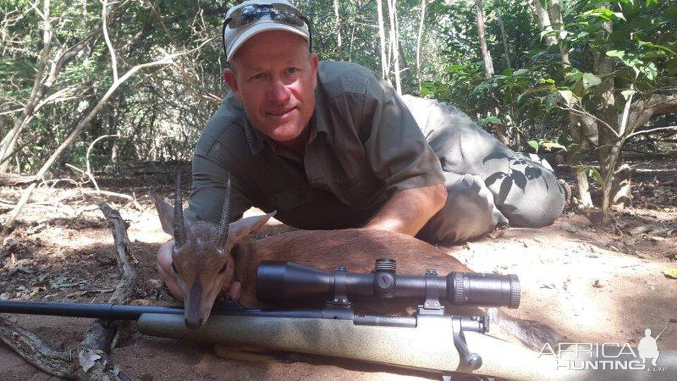 Hunt Suni in Mozambique