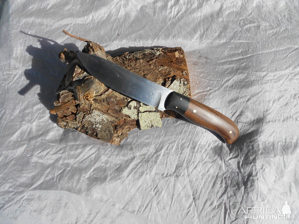 Hunter Skinner Knife in Walnut & Ebony