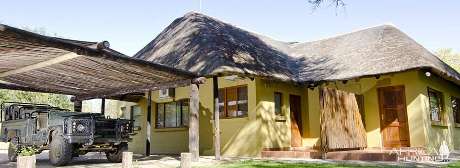 Hunting Accommodation Pro Hunting Safaris Giraffe Camp