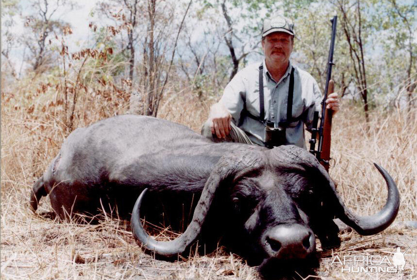 Hunting Buffalo with Wintershoek Johnny Vivier Safaris in SA