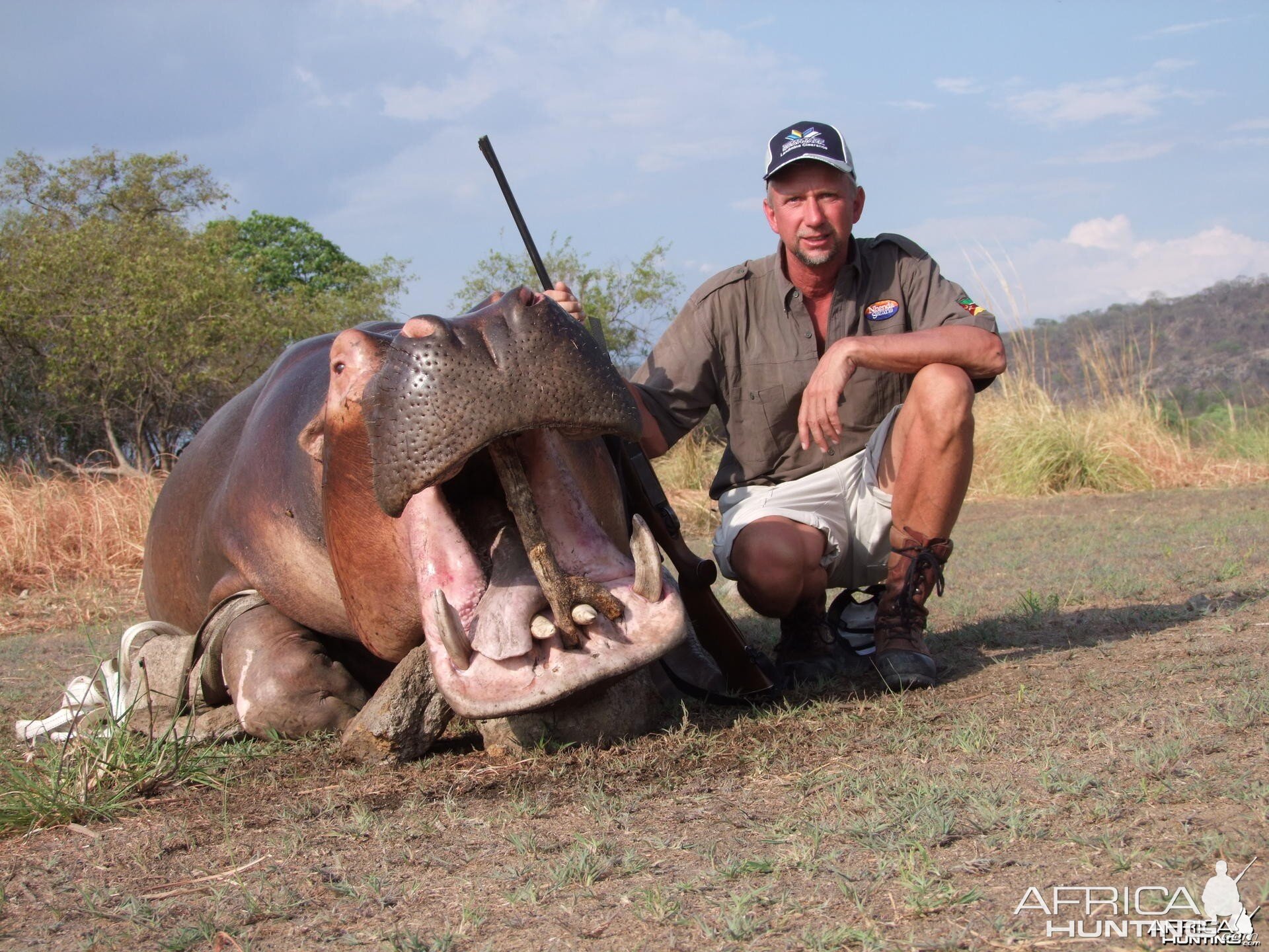 Hunting Hippo with Nhenda Safaris Mozambique