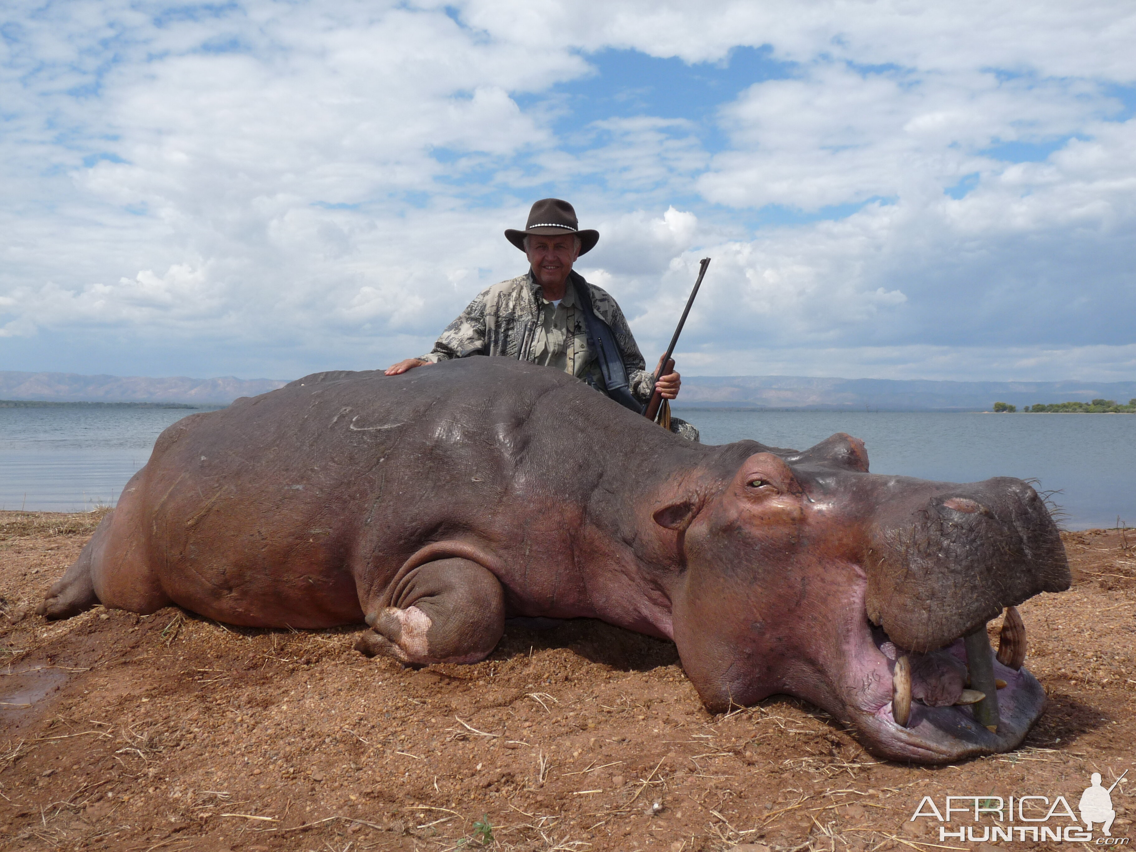 Hunting Hippo with Wintershoek Johnny Vivier Safaris in SA