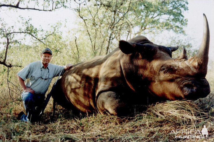 Hunting White Rhino with Wintershoek Johnny Vivier Safaris in SA