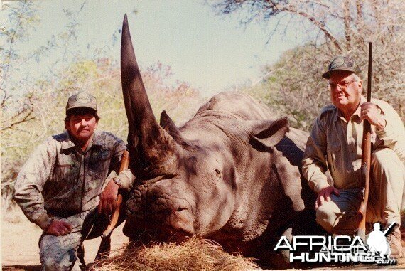 Hunting White Rhino with Wintershoek Johnny Vivier Safaris in SA