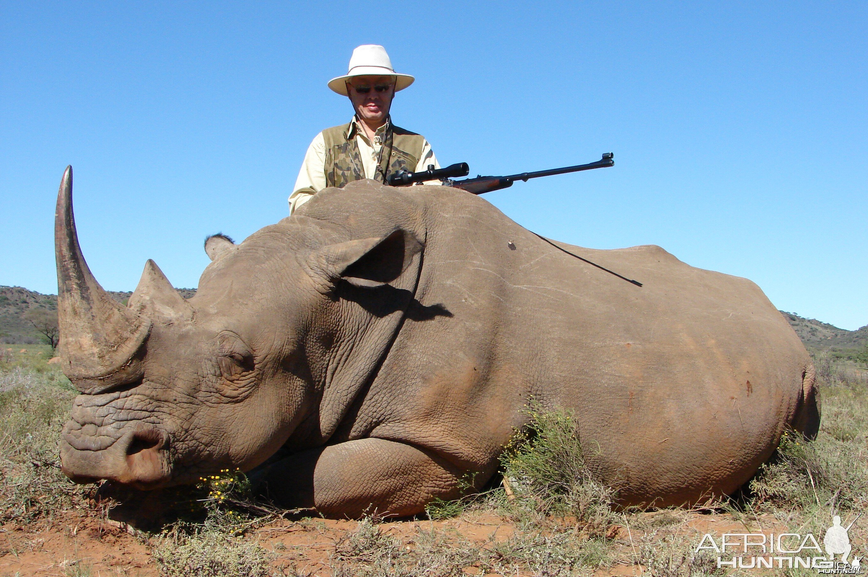 Hunting White Rhino with Wintershoek Johnny Vivier Safaris in SA