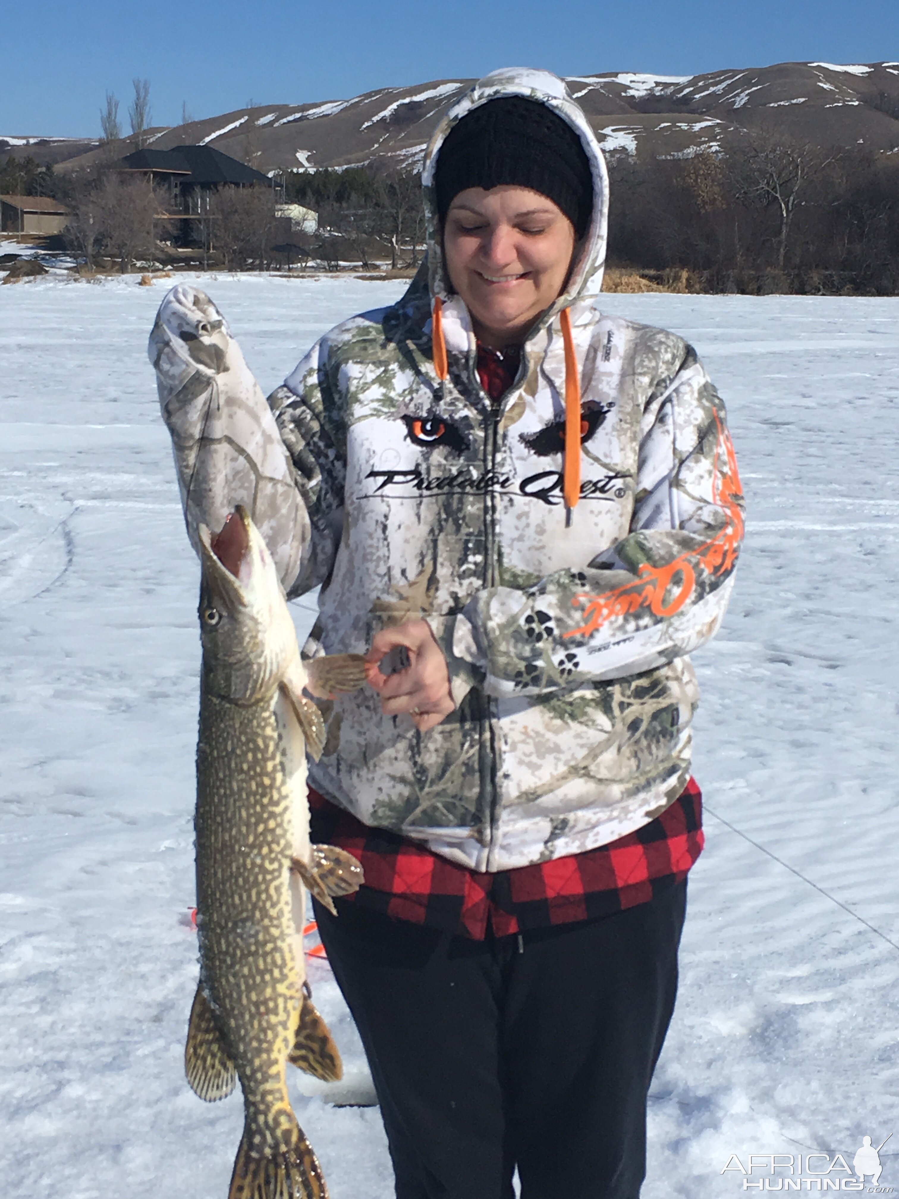 Icefishing Pike in Canada