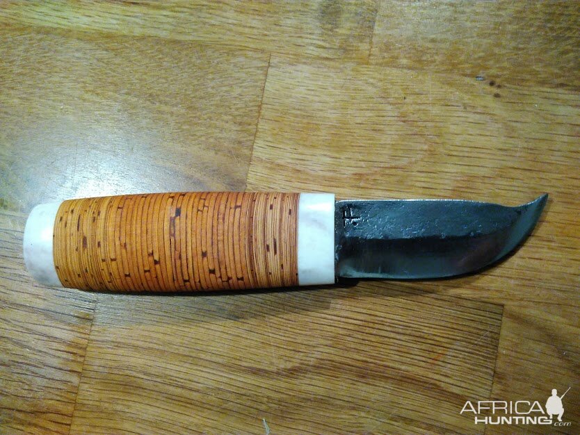 Knife with handle of Moose Antlers & Birch bark