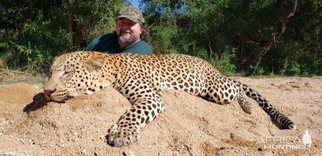 Leopard Hunt Zimbabwe