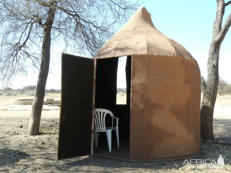 Movable bow hunting blind in the shape of a termite hill