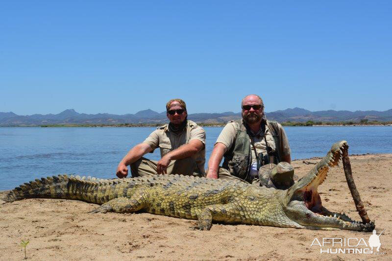 Mozambique Hunt Crocodile