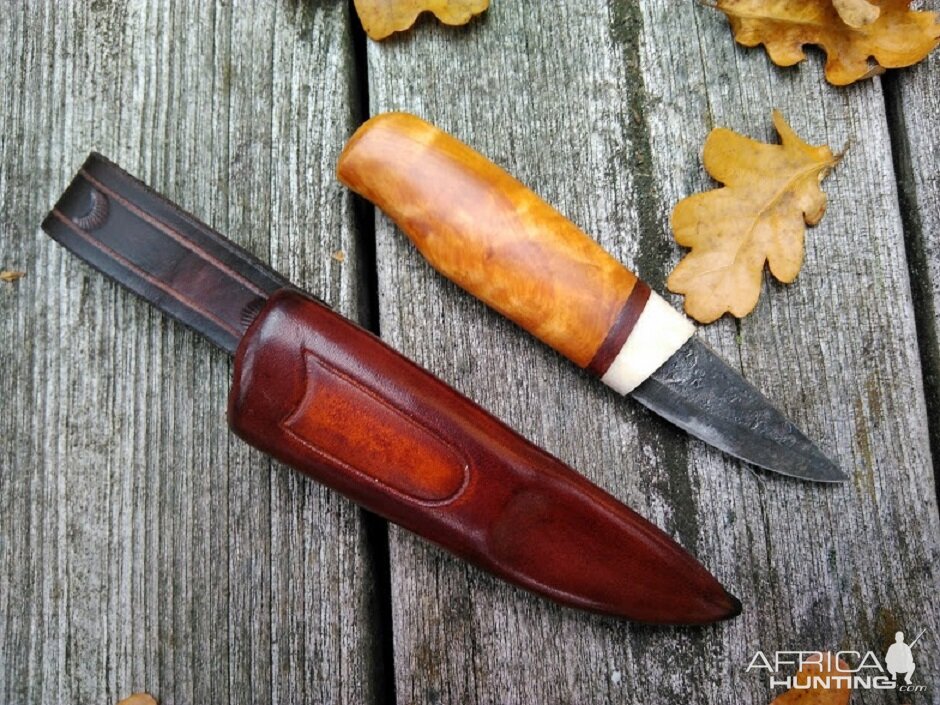 Neckers & smaller Knives of Scandinavian type