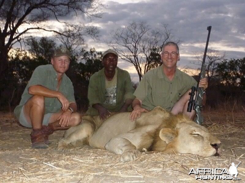 PH Stu Taylor, Tracker Davie and client with a mature Lion