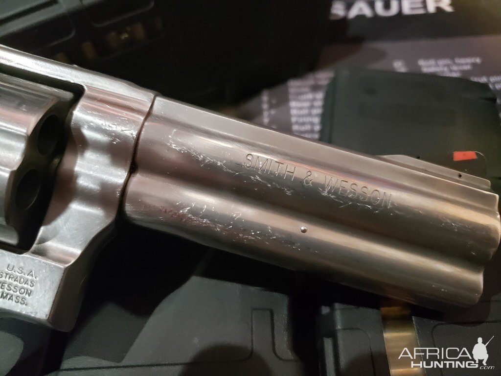 S&W 686-6-4 in 357 Mag Revolver