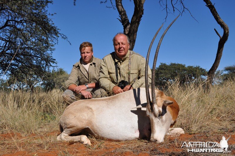 Scimitar Oryx hunt with Wintershoek Johnny Vivier Safaris