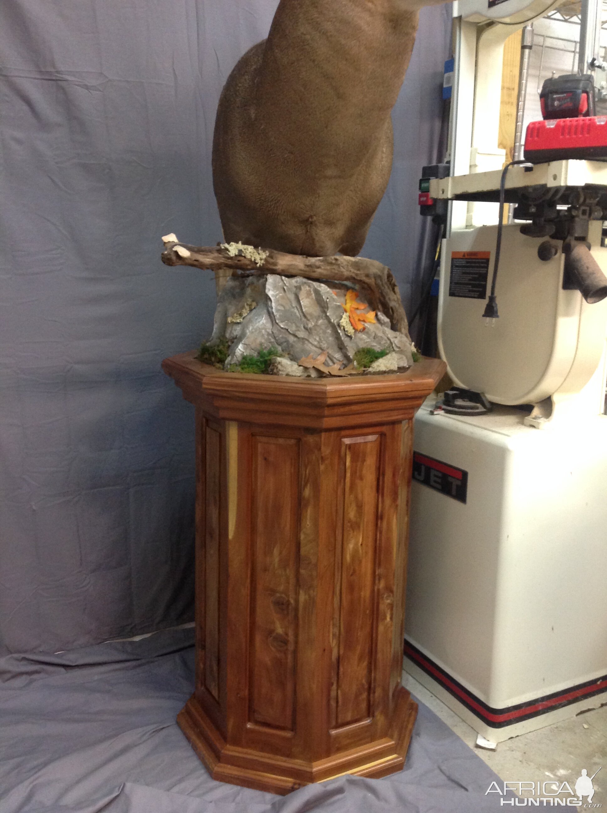 Simple and Rustic Pedestal