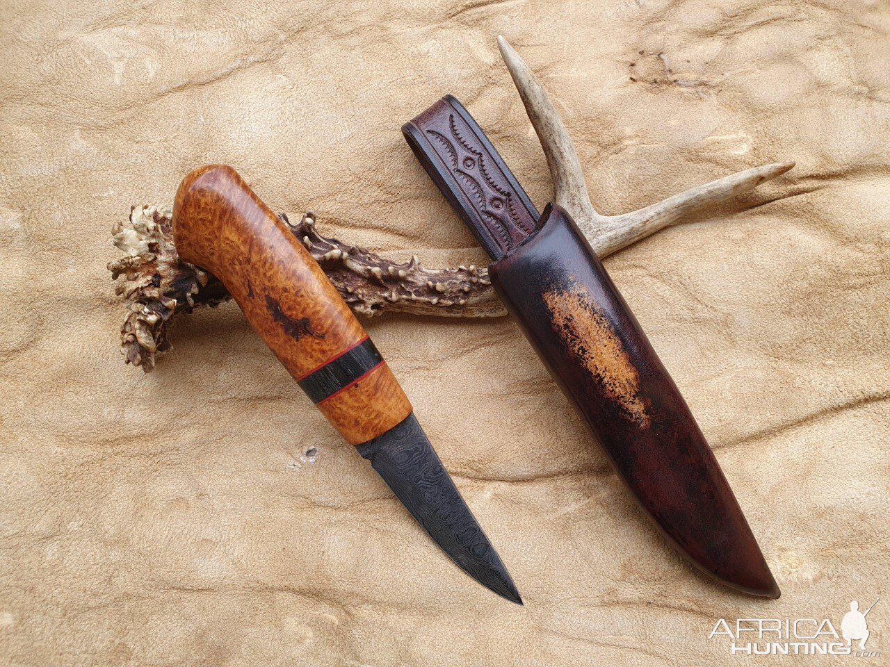 Smaller knife in Safari style