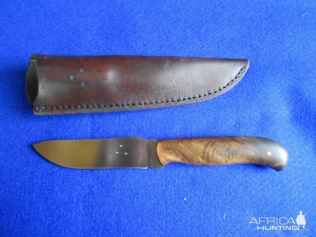 Thumb-notch Skinner with Kauri wood handle