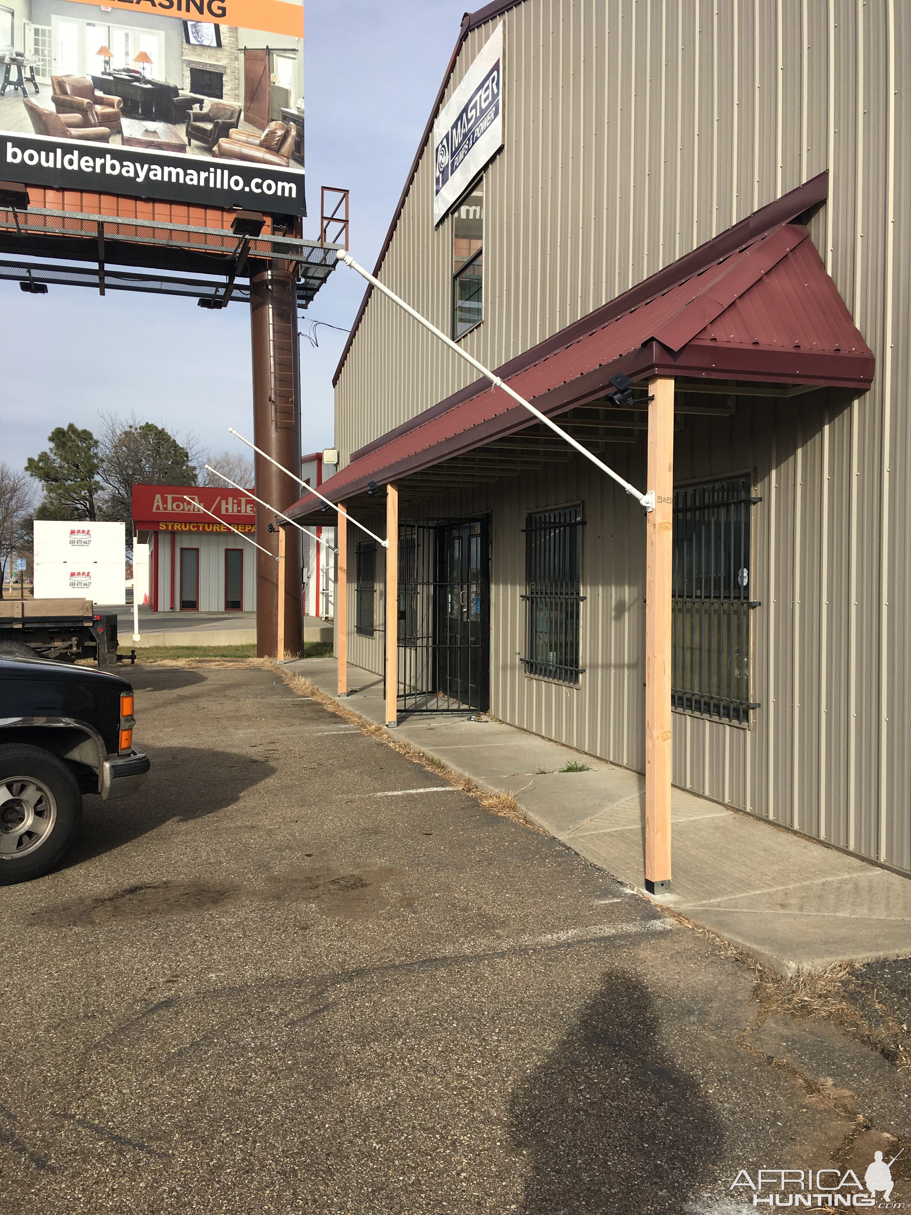 Top of Texas Taxidermy new building at the new location