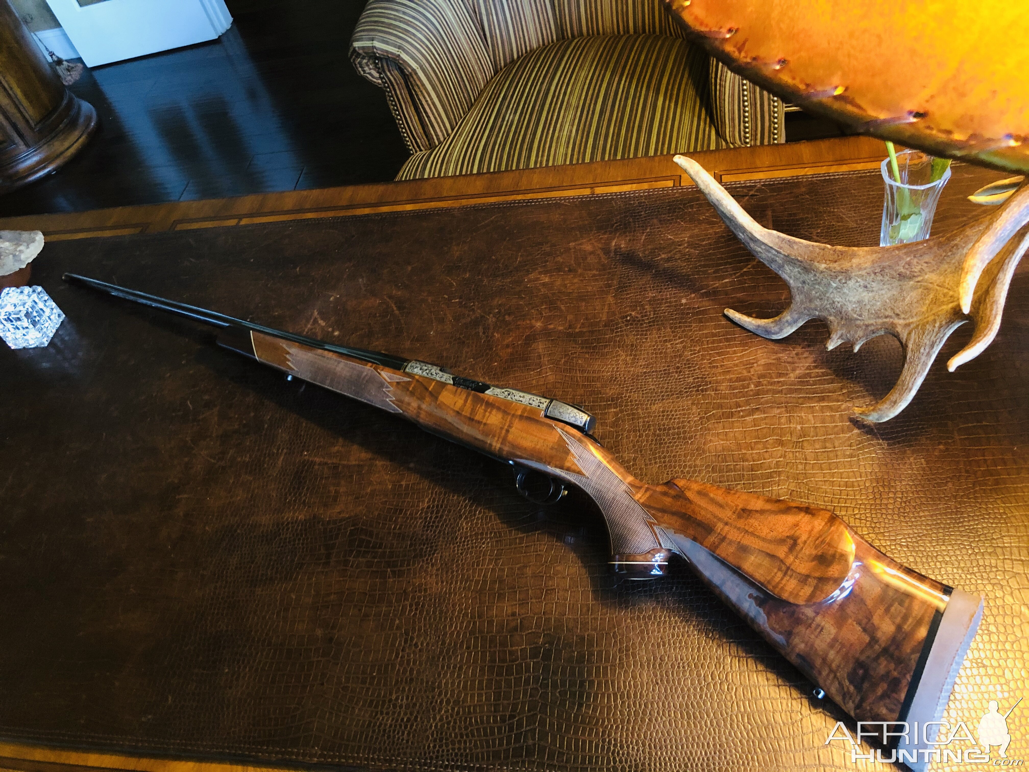 Weatherby Mark V Royal Ultramark Custom 257 Weatherby Mag Rifle with 25" barrel