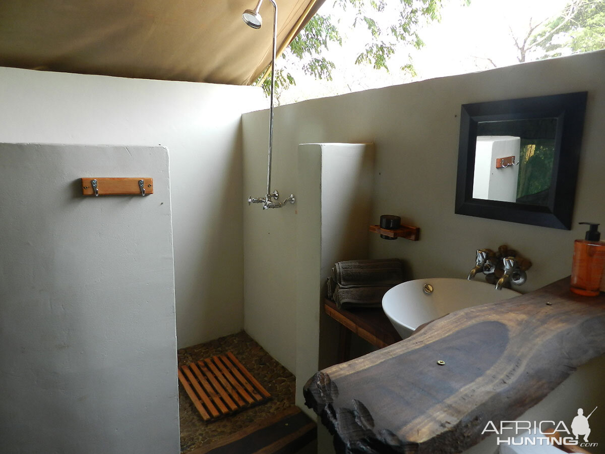 Zambia Accommodation Hunting Bathroom