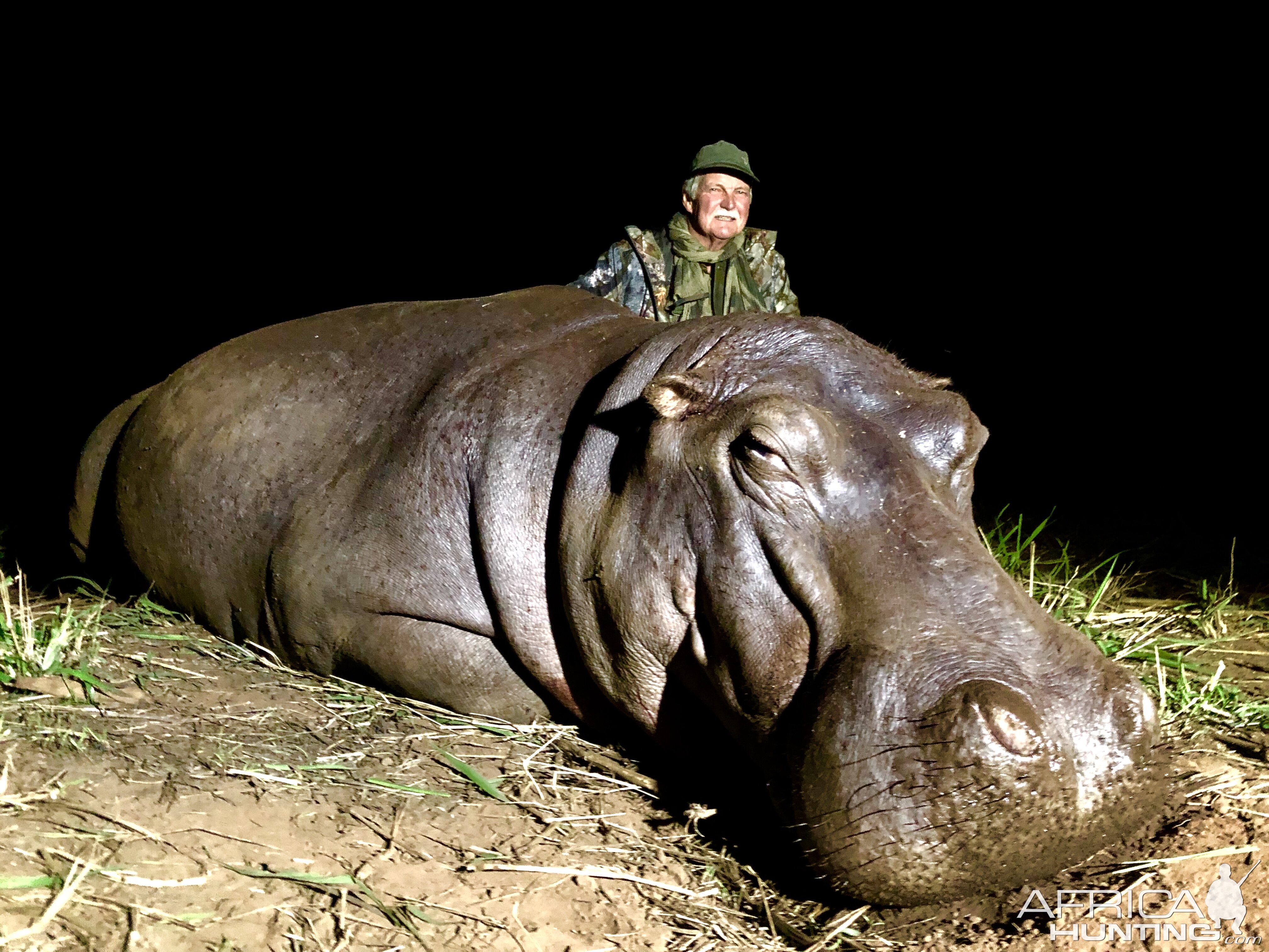 Zimbabwe Hunting Hippo